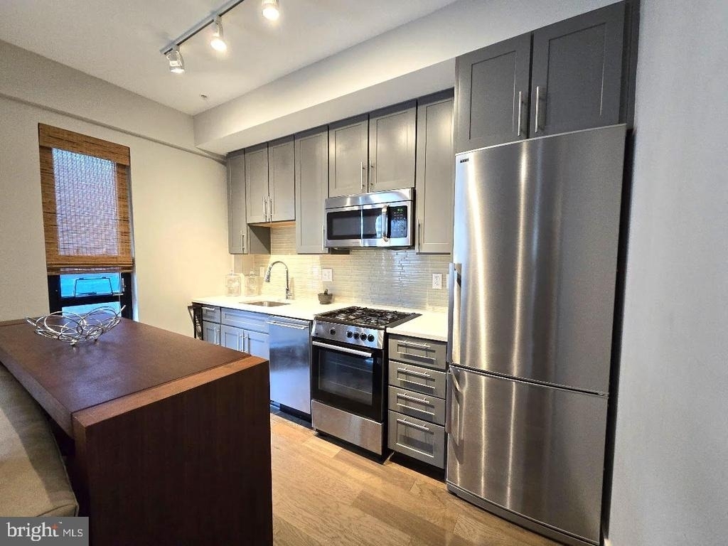1320 Fenwick Lane - Photo 6