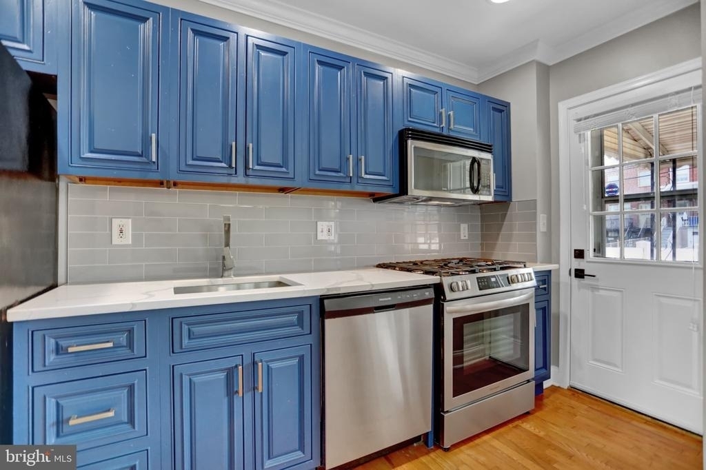 406 Kane Street - Photo 2