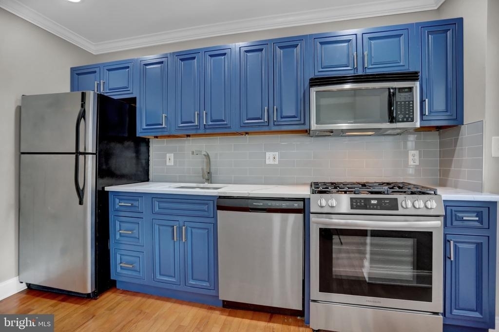 406 Kane Street - Photo 1