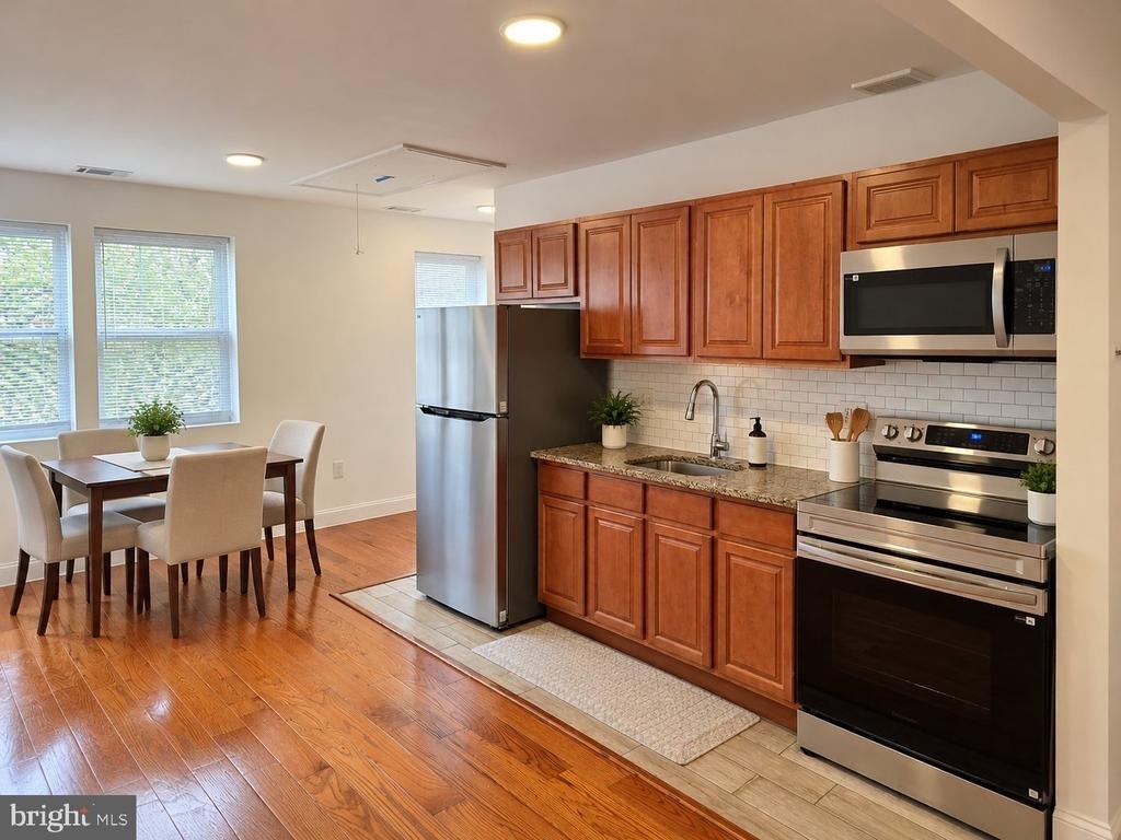210 Orange Street Se - Photo 2