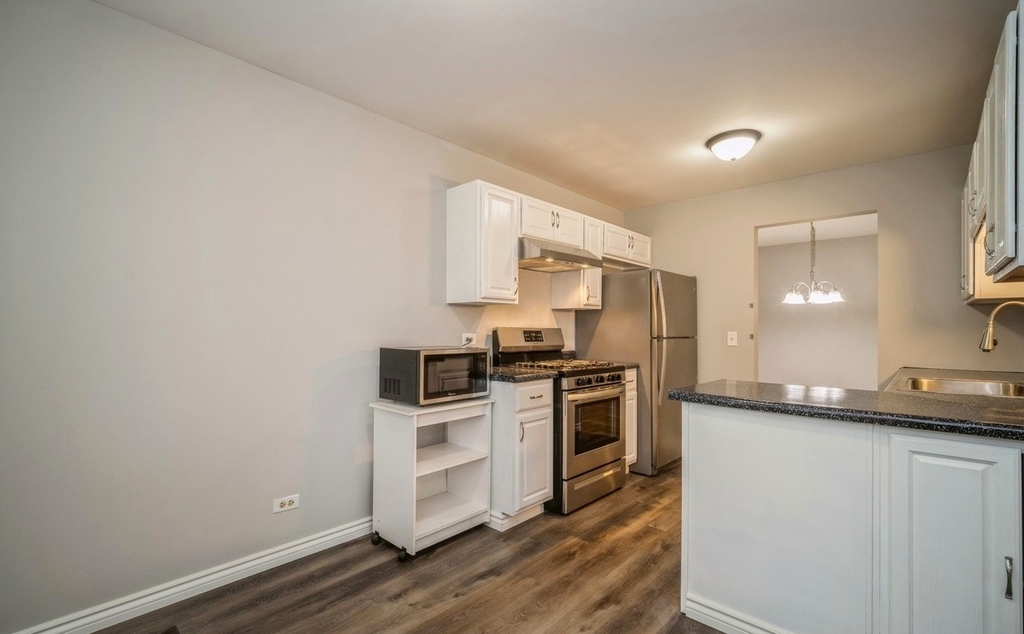 1112 Scanlon Drive - Photo 3