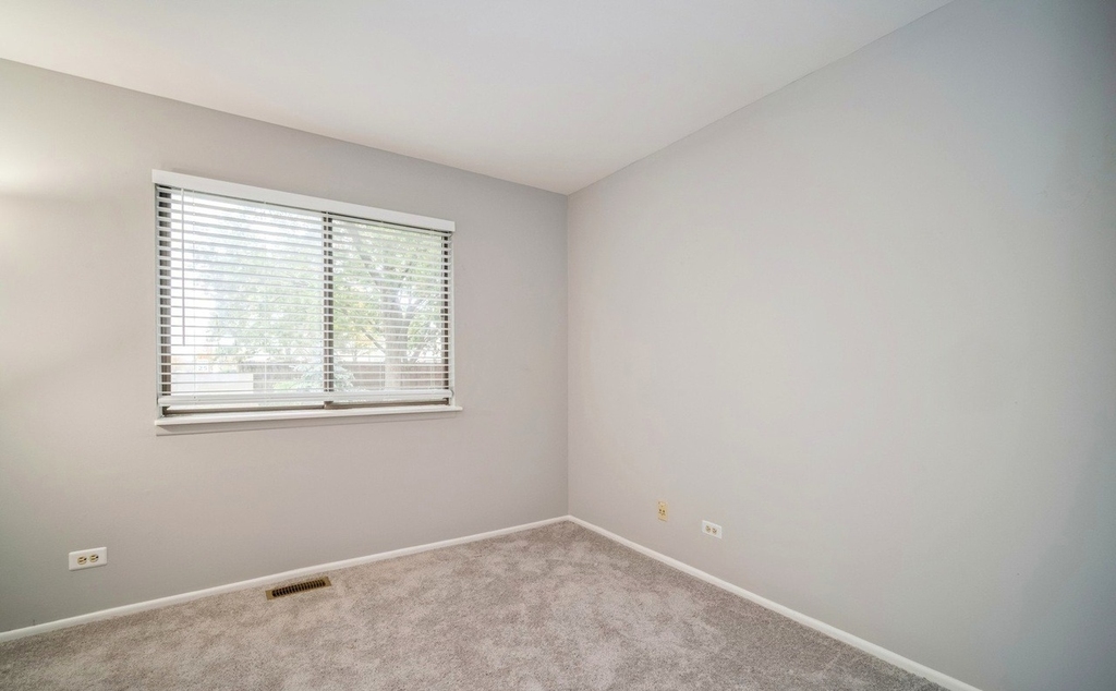 1112 Scanlon Drive - Photo 12