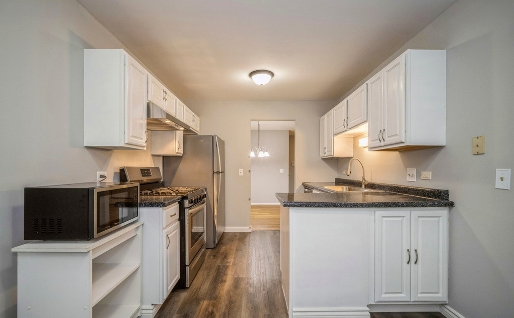 1112 Scanlon Drive - Photo 2