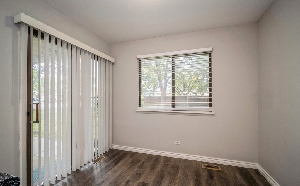 1112 Scanlon Drive - Photo 4