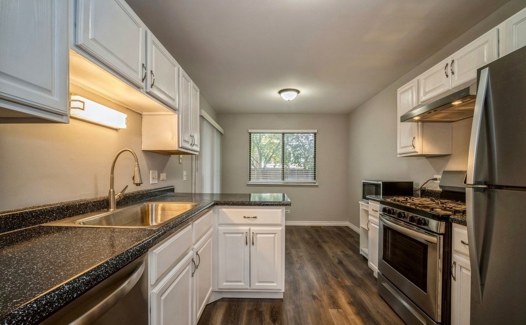 1112 Scanlon Drive - Photo 1