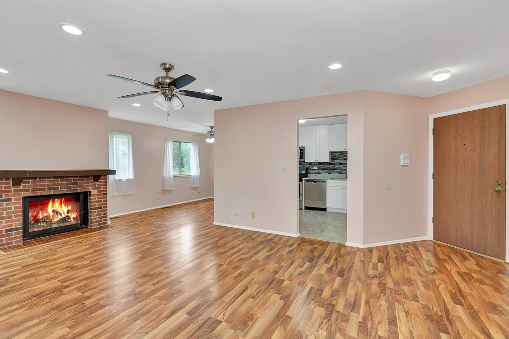603 Eastview Court - Photo 3