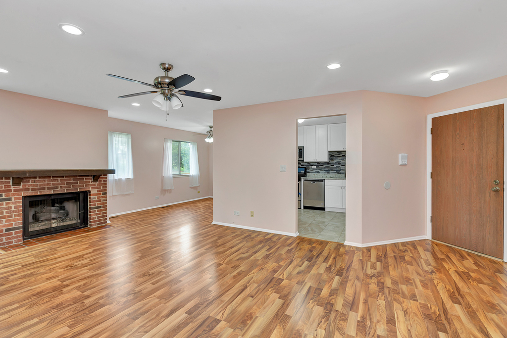 603 Eastview Court - Photo 2