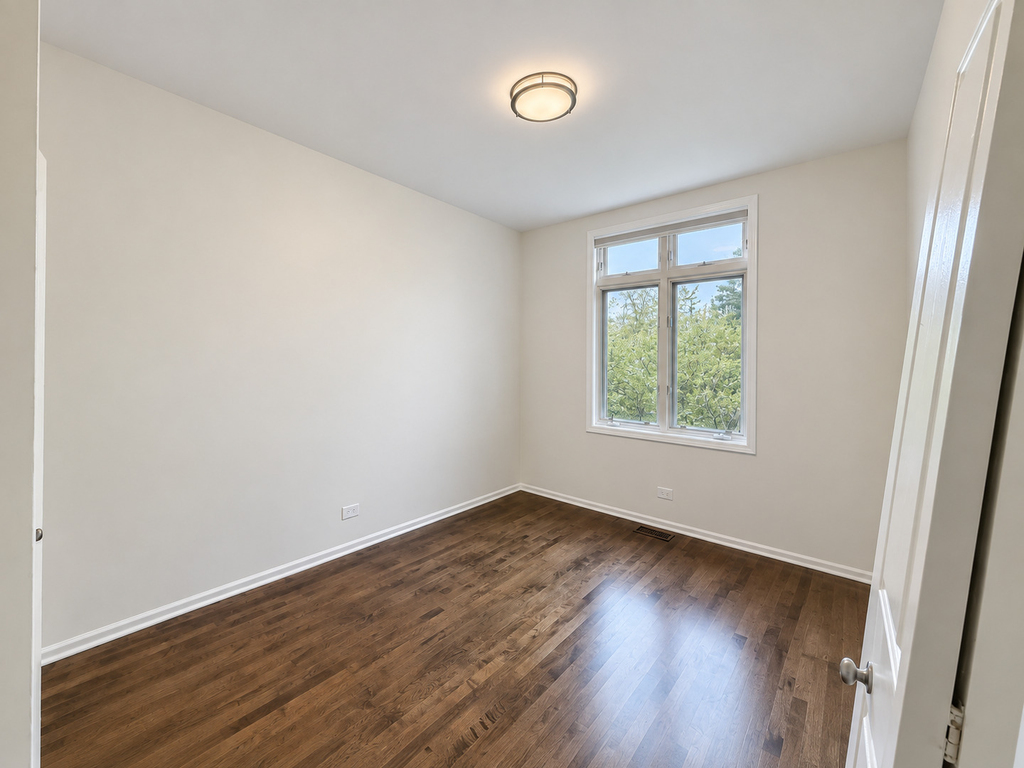 1351 W Altgeld Street - Photo 33