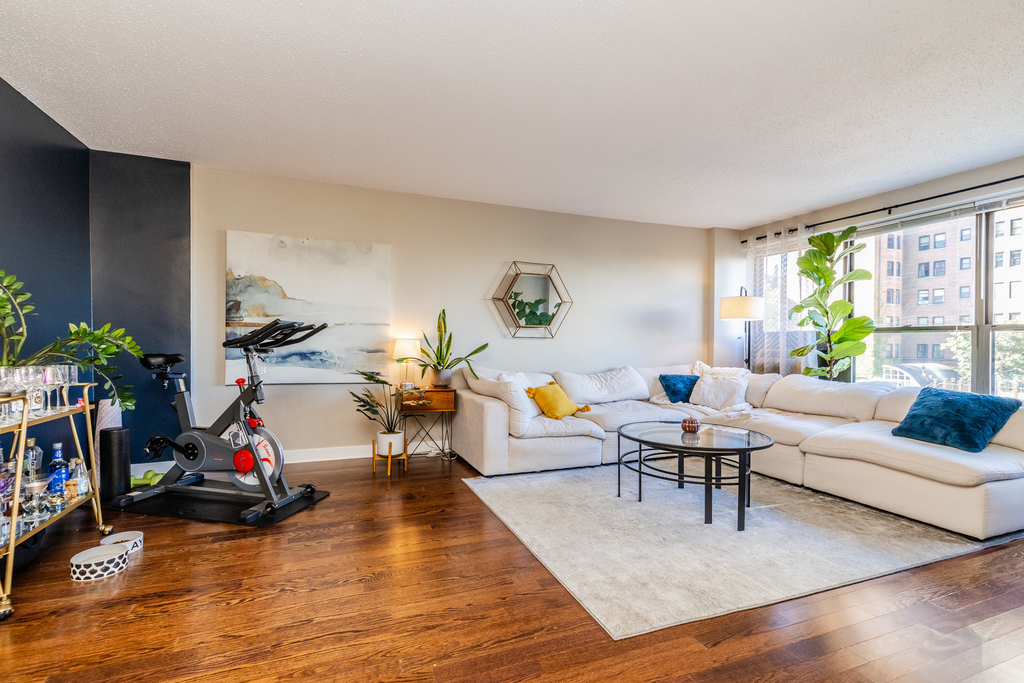2930 N Sheridan Road - Photo 2