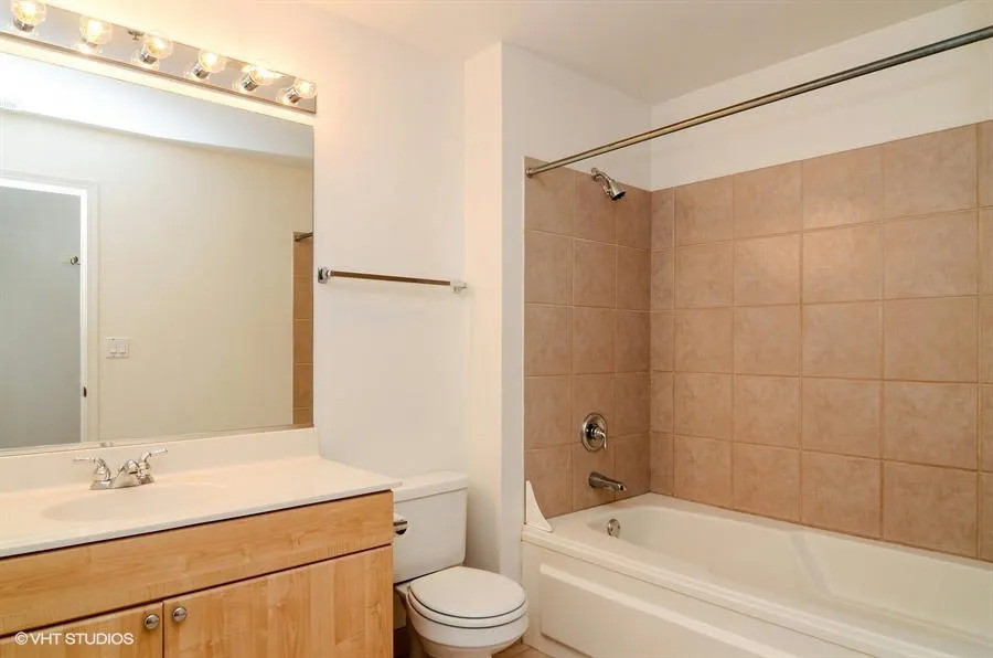 521 W Superior Street - Photo 7