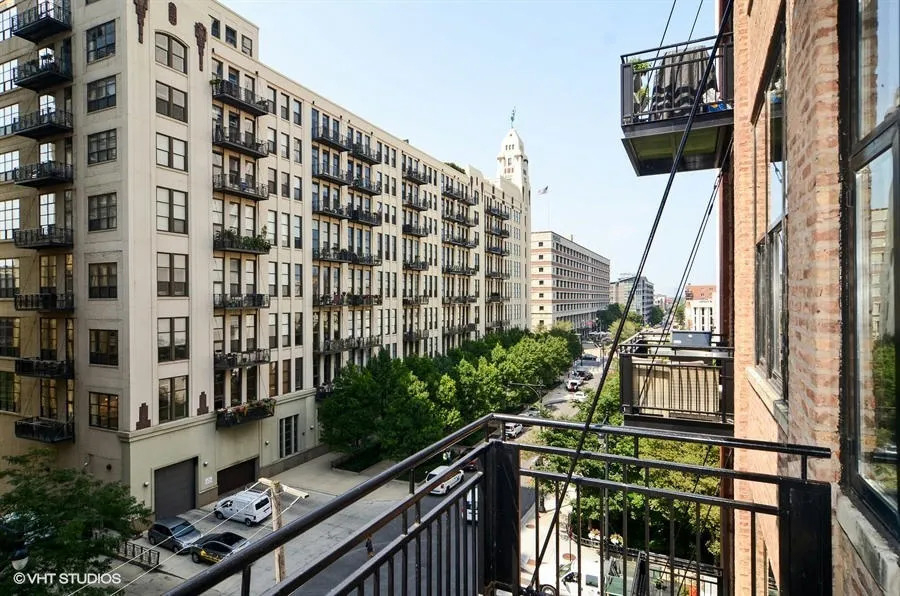 521 W Superior Street - Photo 9