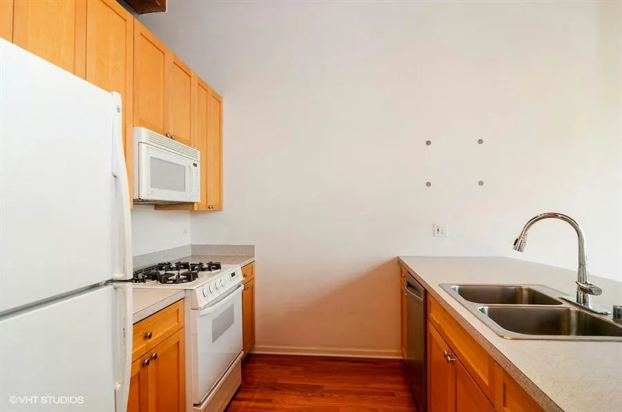 521 W Superior Street - Photo 5