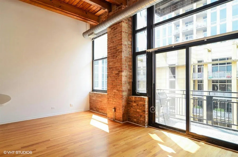 521 W Superior Street - Photo 2