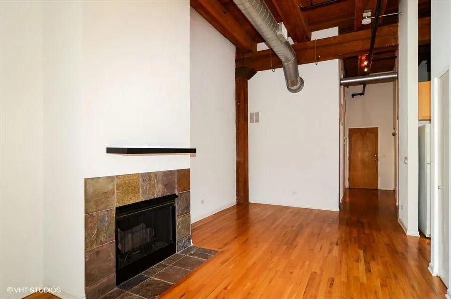 521 W Superior Street - Photo 4