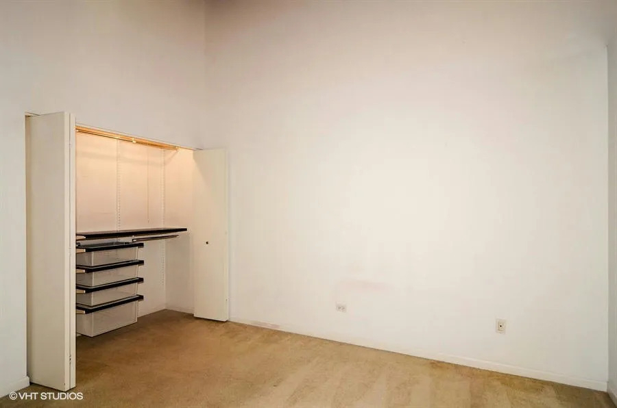 521 W Superior Street - Photo 6