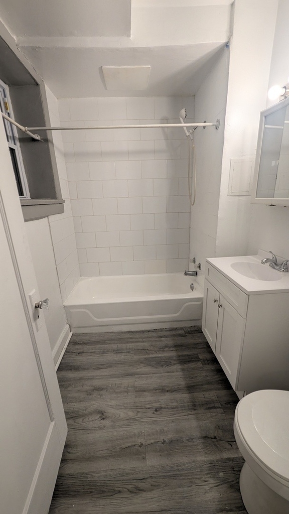 603 E 60th Street - Photo 3