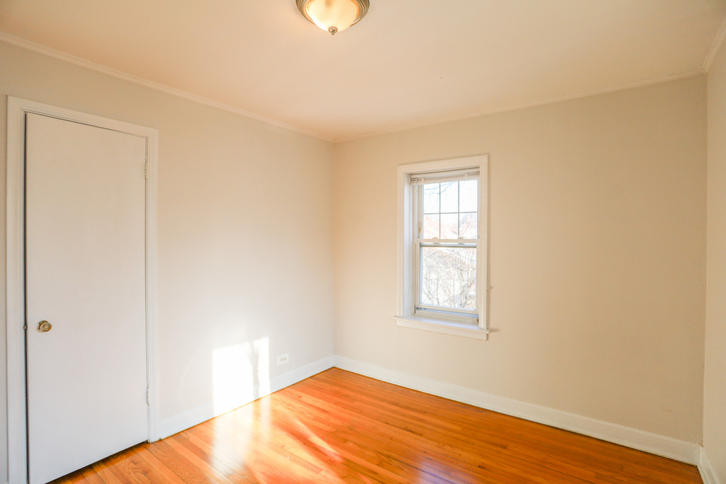 1219 W Harvard Terrace - Photo 11