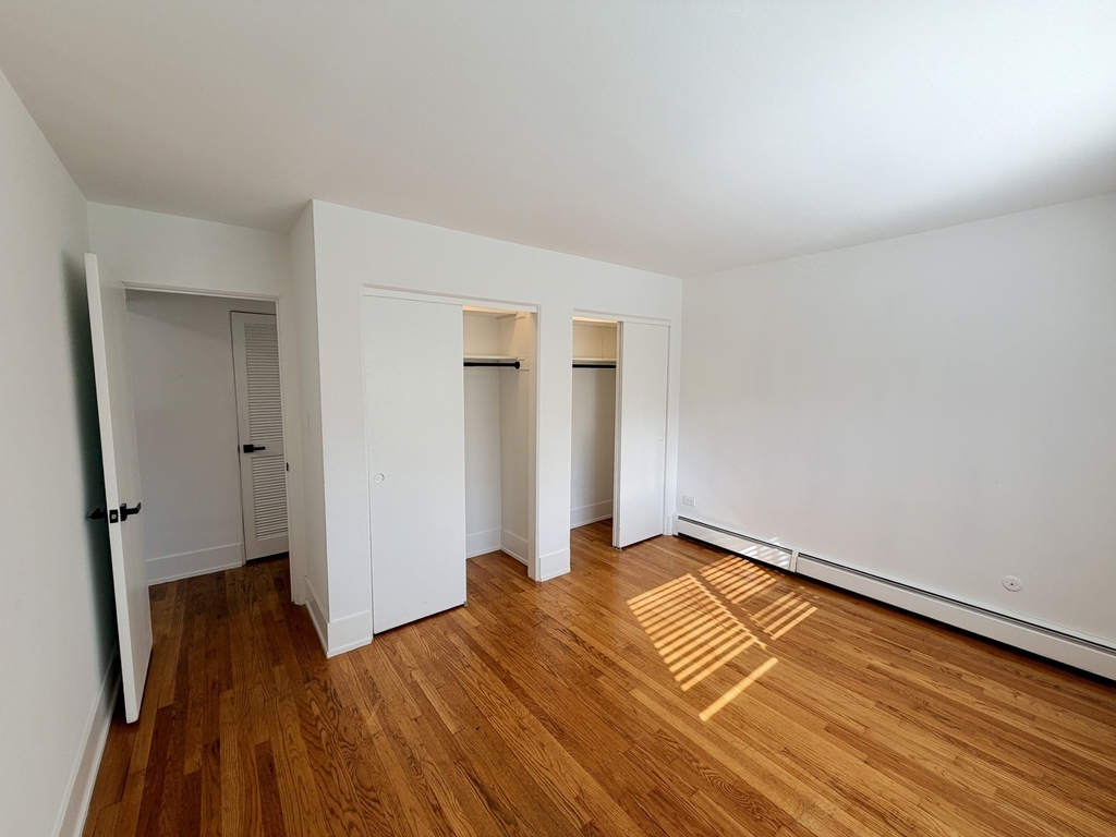 526 W Roscoe Street - Photo 9