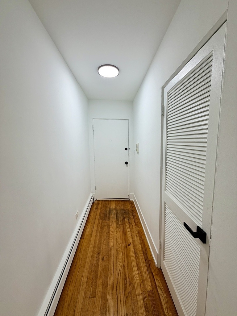 526 W Roscoe Street - Photo 7