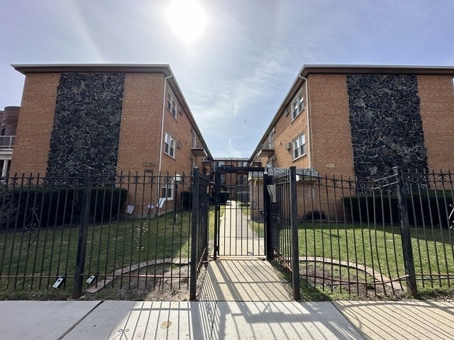1727 W Touhy Avenue - Photo 0