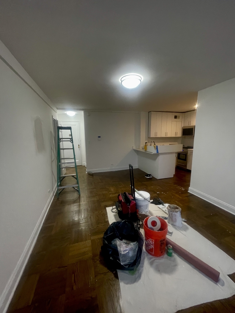 160 East 55th Street - Photo 1