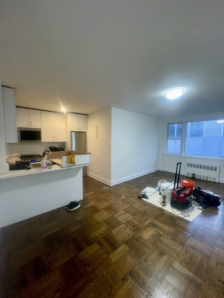 160 East 55th Street - Photo 0