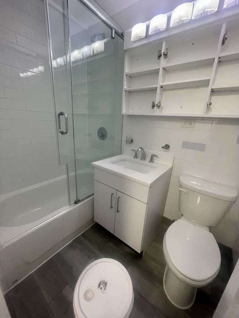 160 East 55th Street - Photo 2