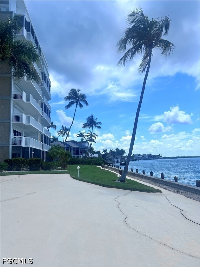 60 Pelican Street W - Photo 4
