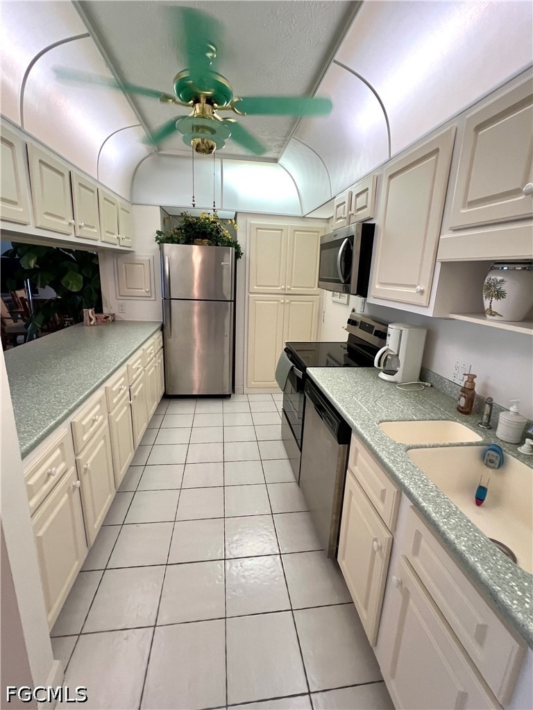 60 Pelican Street W - Photo 9