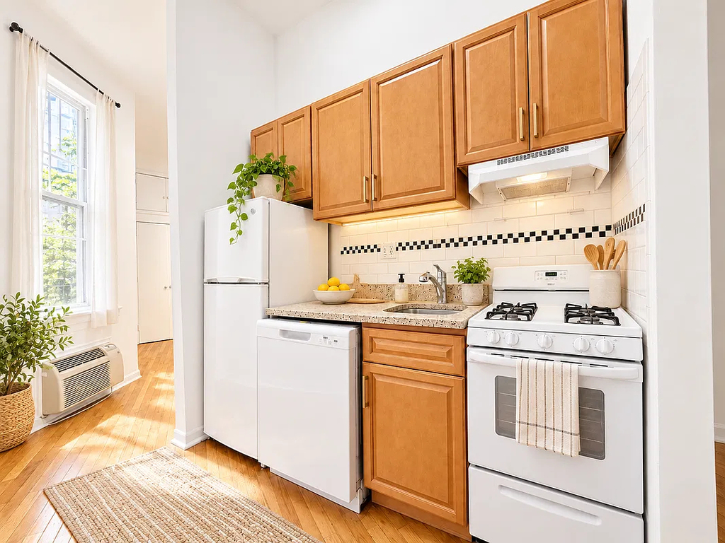 135 West 24th Street - Photo 4