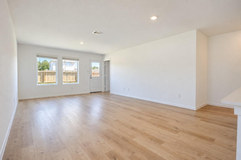 10963 Independence Road - Photo 2