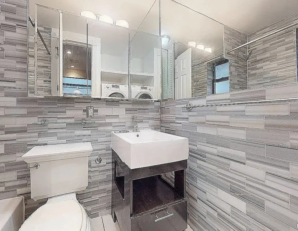 212 East 25th Street - Photo 4