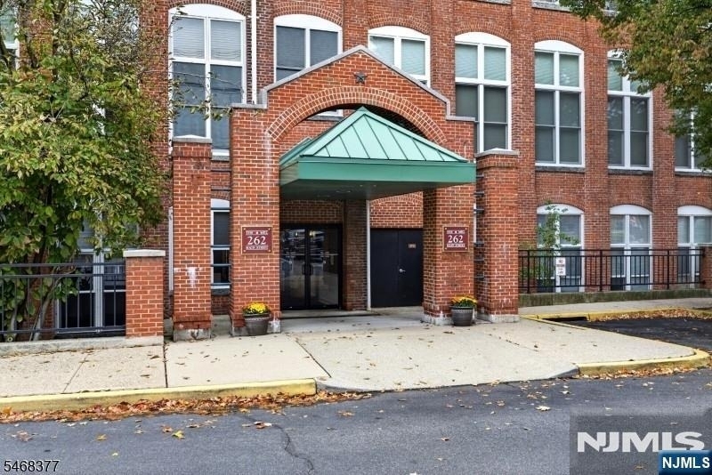 262 Main - Photo 10