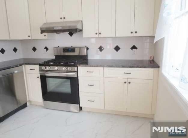 2191 Edwin - Photo 4