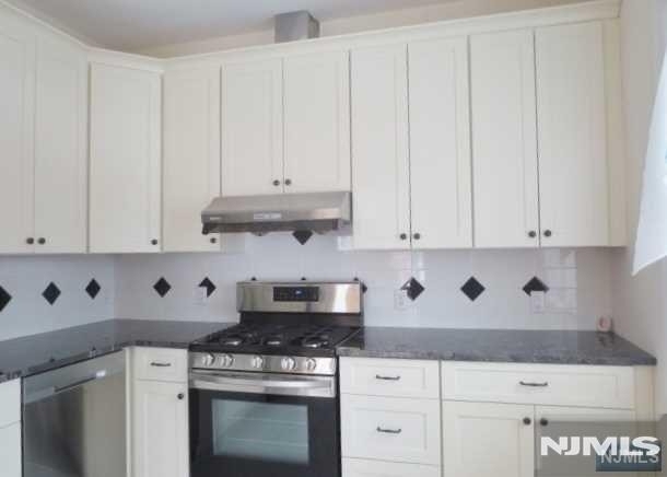 2191 Edwin - Photo 3