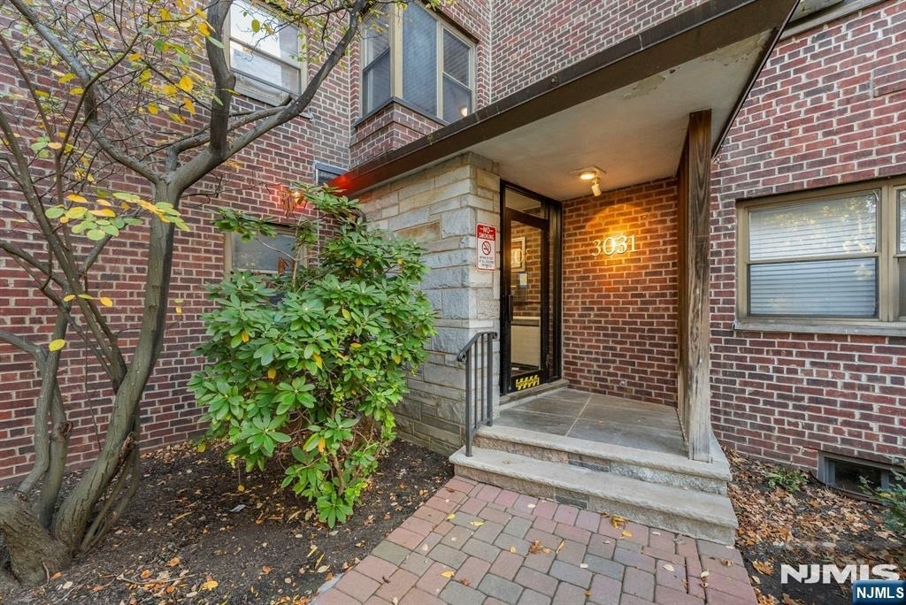 3031 Edwin - Photo 2