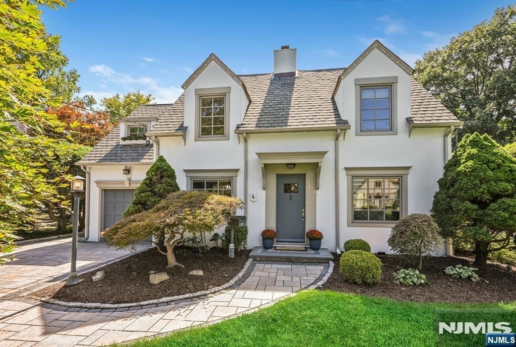 424 Braeburn - Photo 0