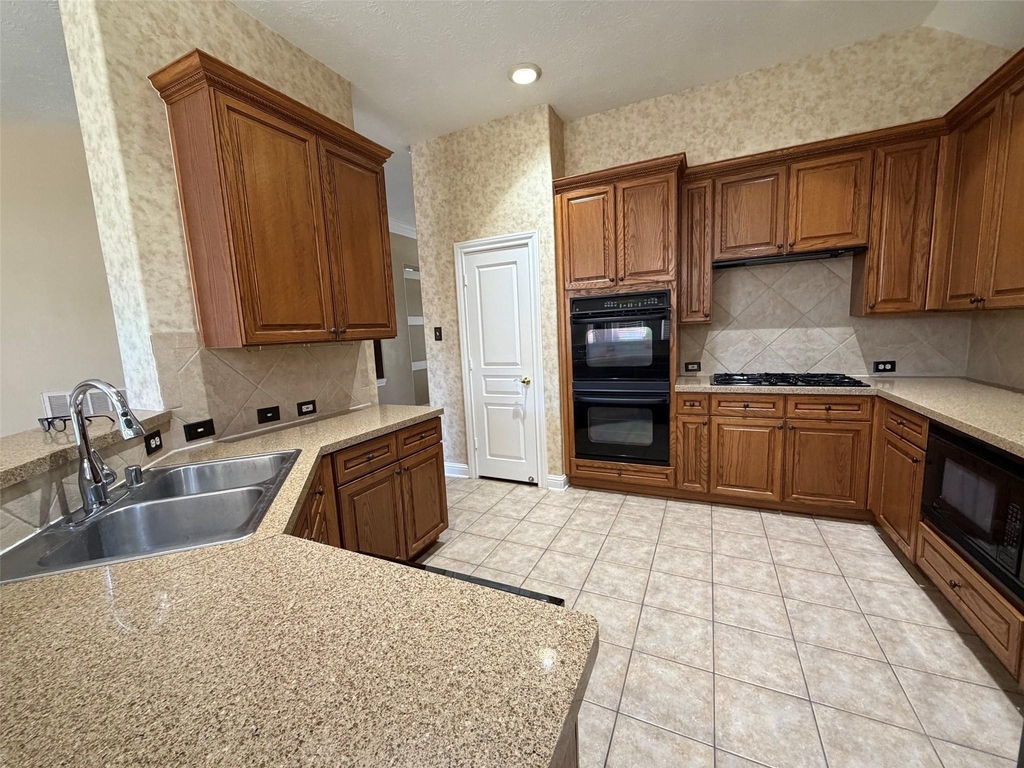 3303 Thistlegrove Lane - Photo 7