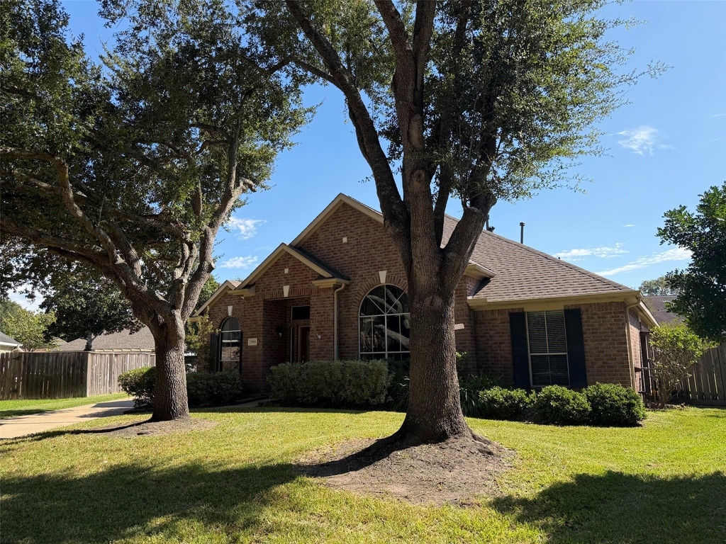 3303 Thistlegrove Lane - Photo 0