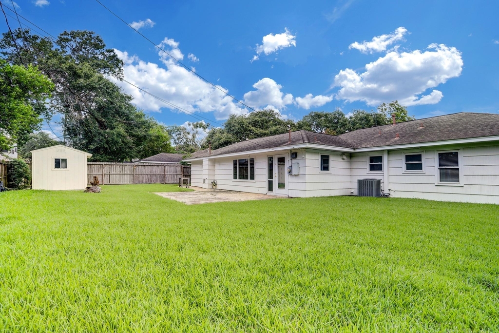 2803 Ashwood Street - Photo 13