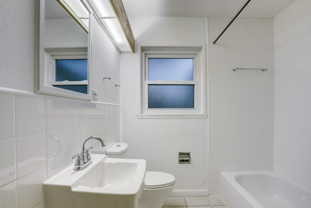 2803 Ashwood Street - Photo 11