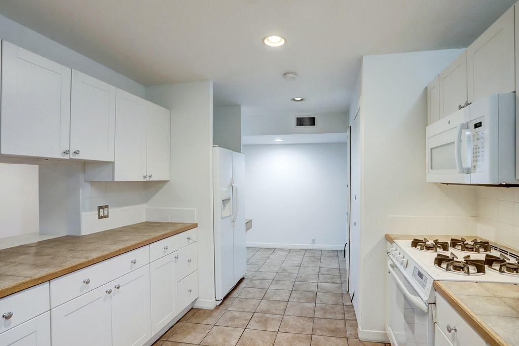 2803 Ashwood Street - Photo 3