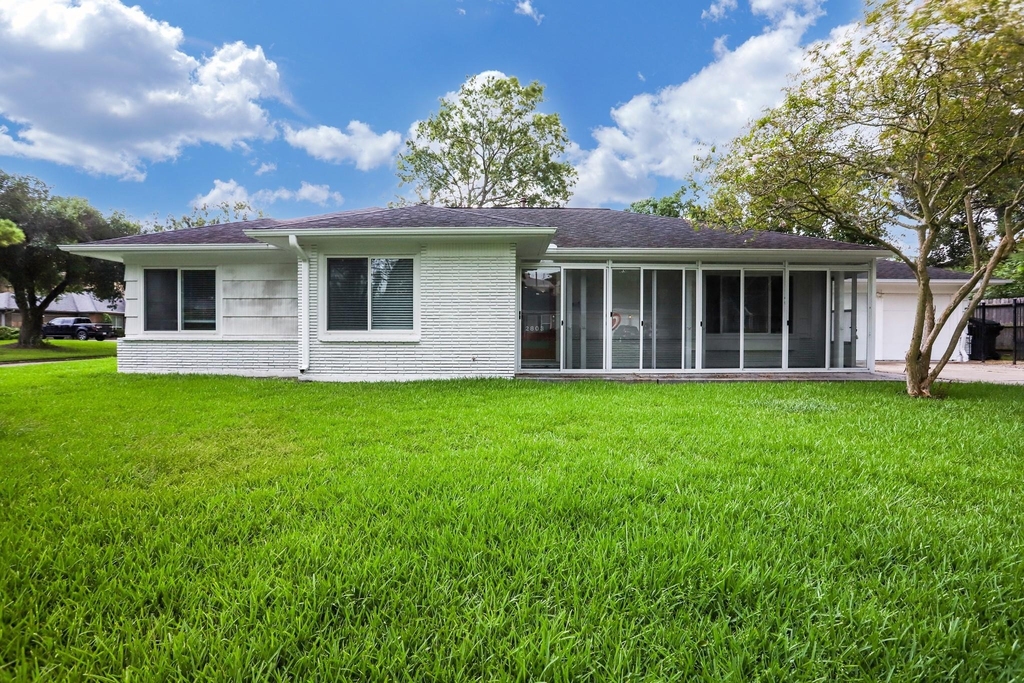 2803 Ashwood Street - Photo 0