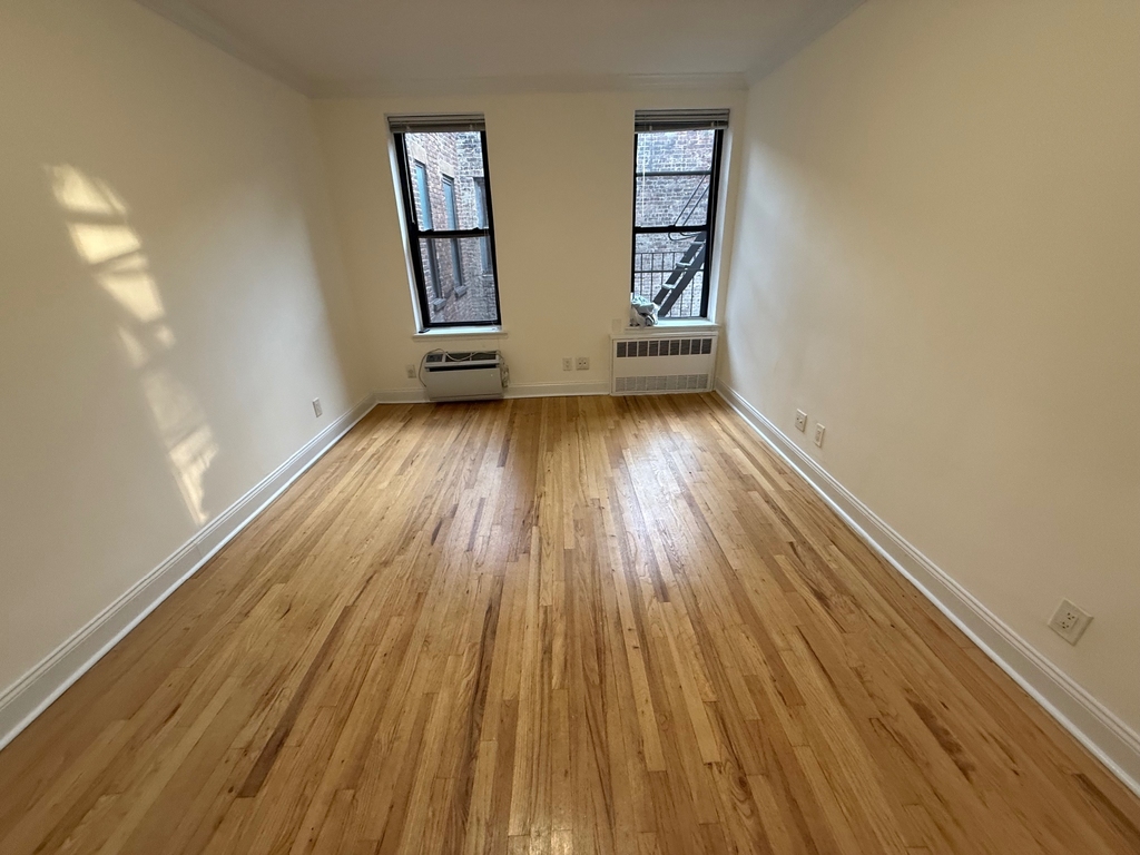 1325 Third ave - Photo 2