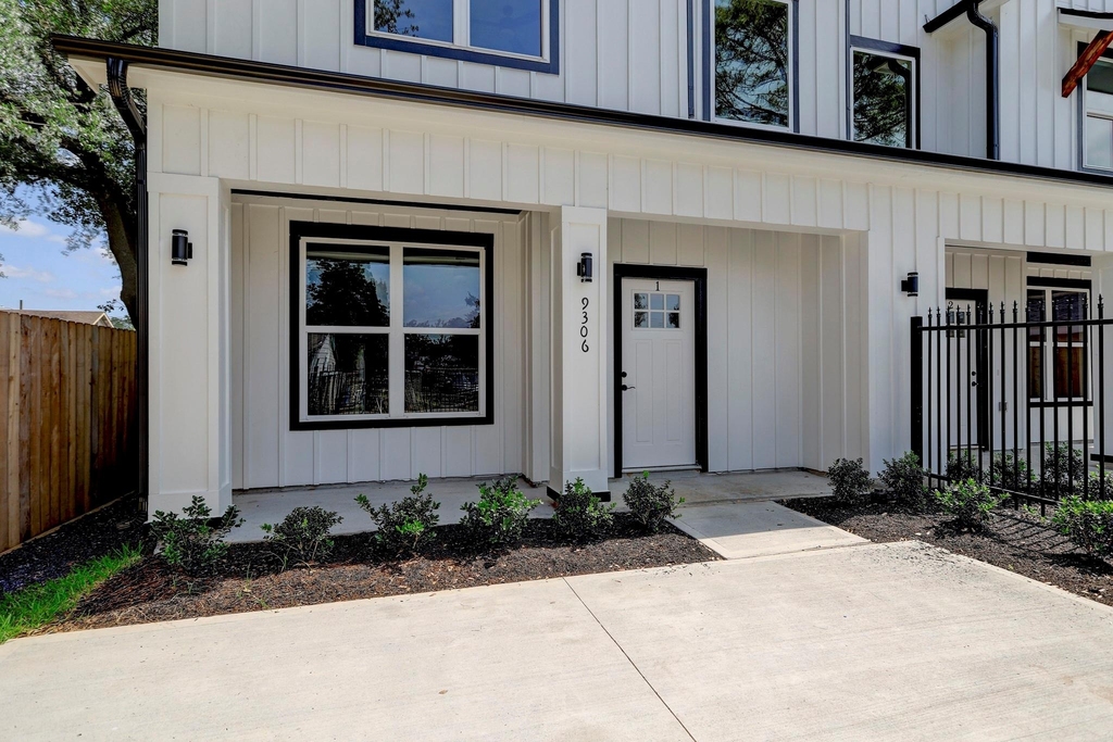 9306 E Avenue L - Photo 2