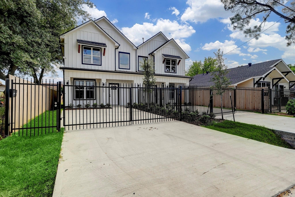 9306 E Avenue L - Photo 1
