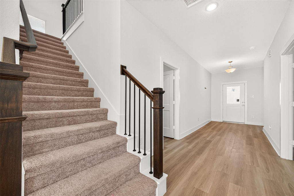 2002 Flatland Drive - Photo 9