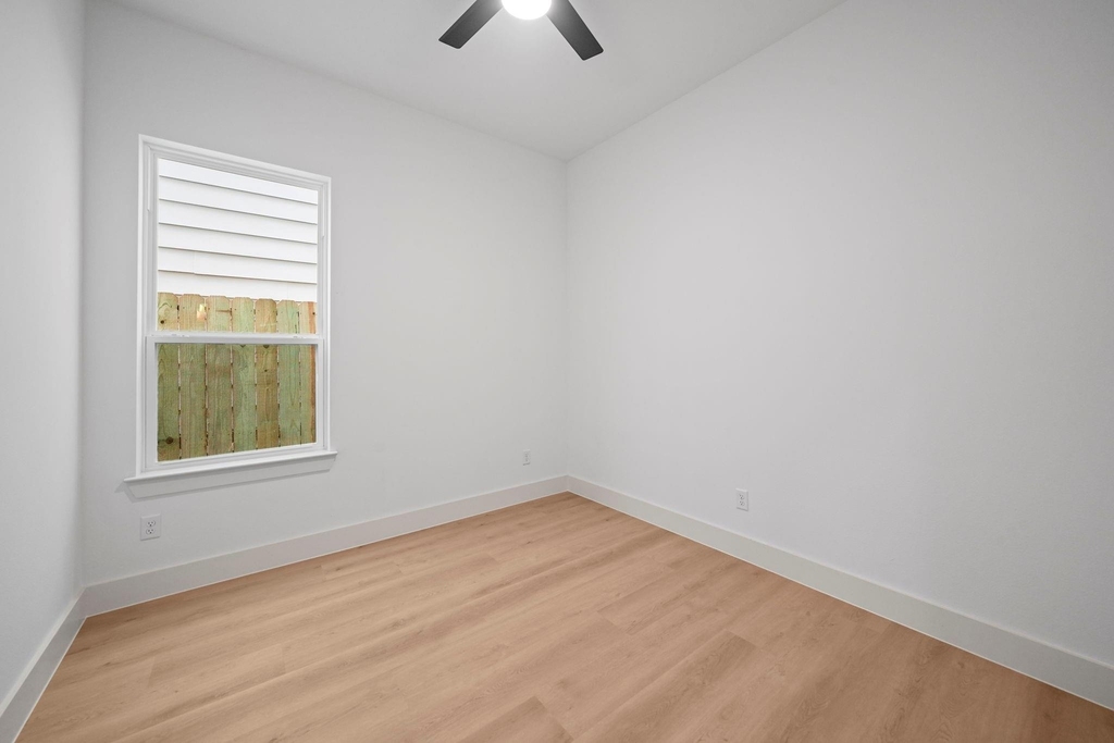 426 Calloway Street - Photo 8