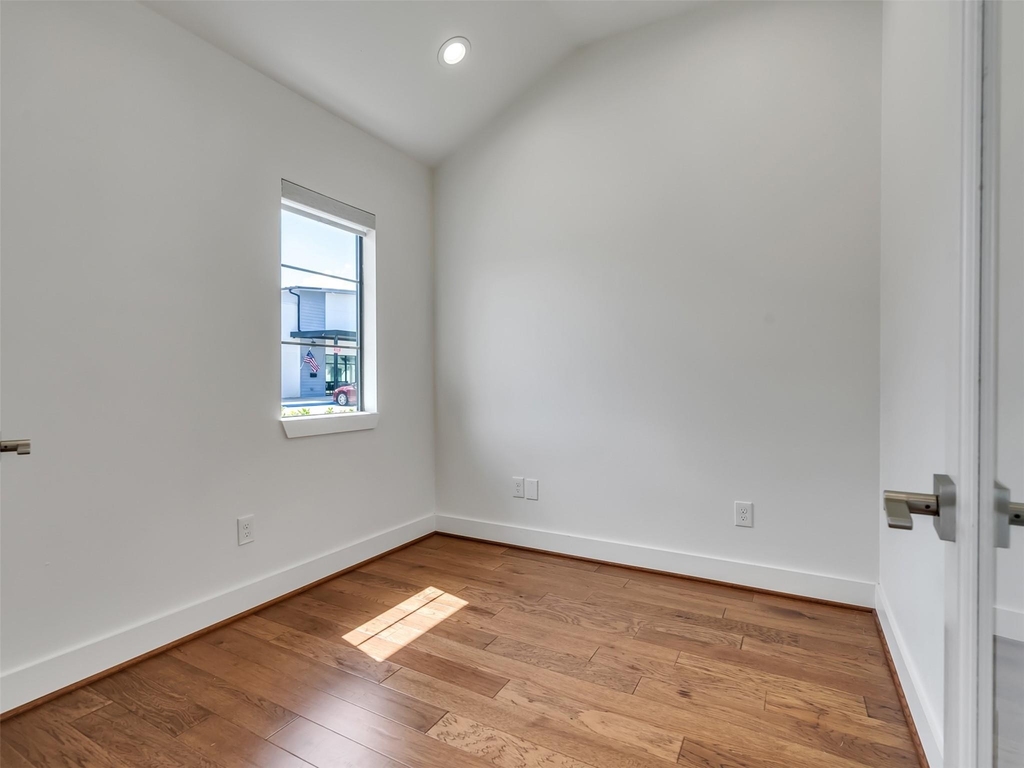 10330 Grove Row Avenue - Photo 13