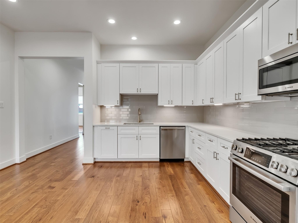 10330 Grove Row Avenue - Photo 9
